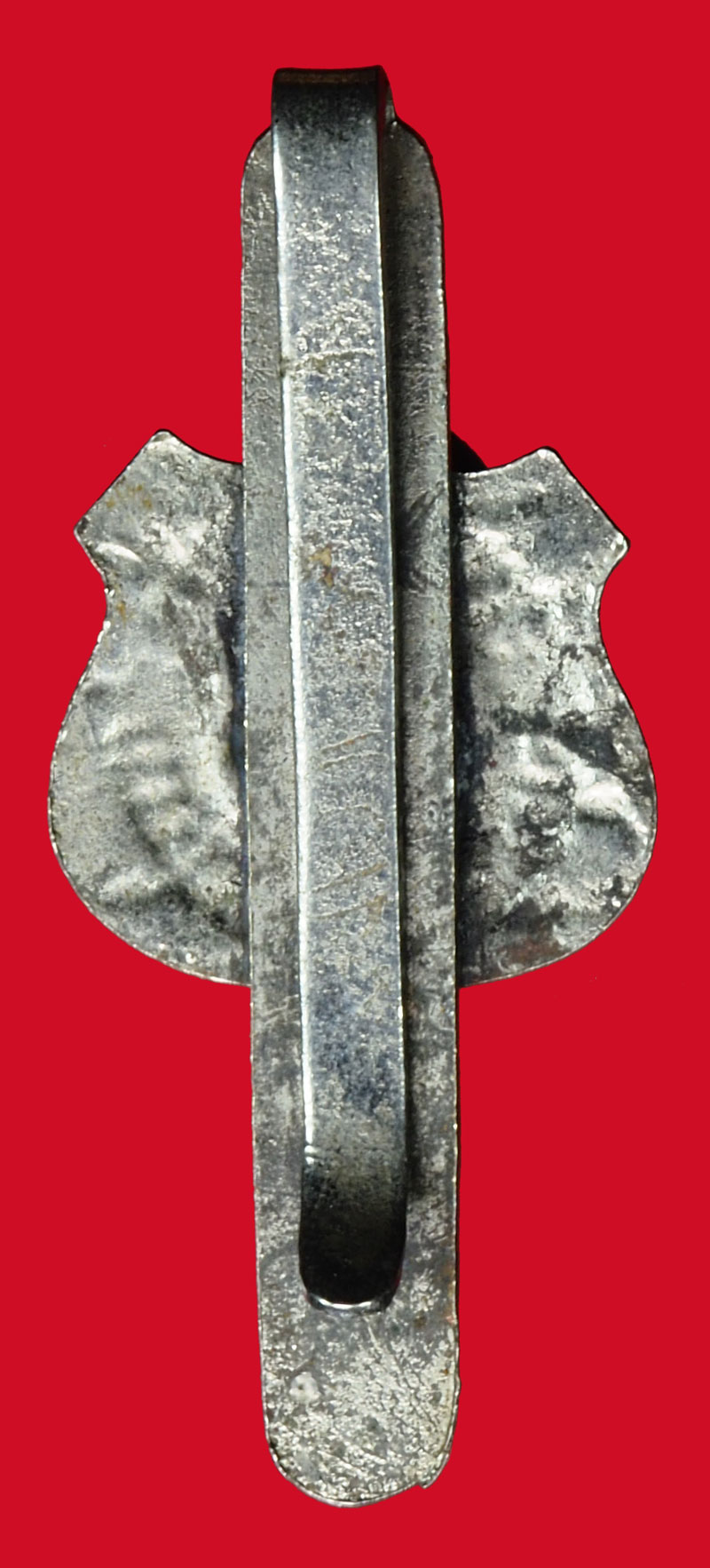 *36842 แหนบลูกเสือลงยา ชุบนิเกิล ไม่ทราบที่และปีสร้าง พอมีอายุ 10