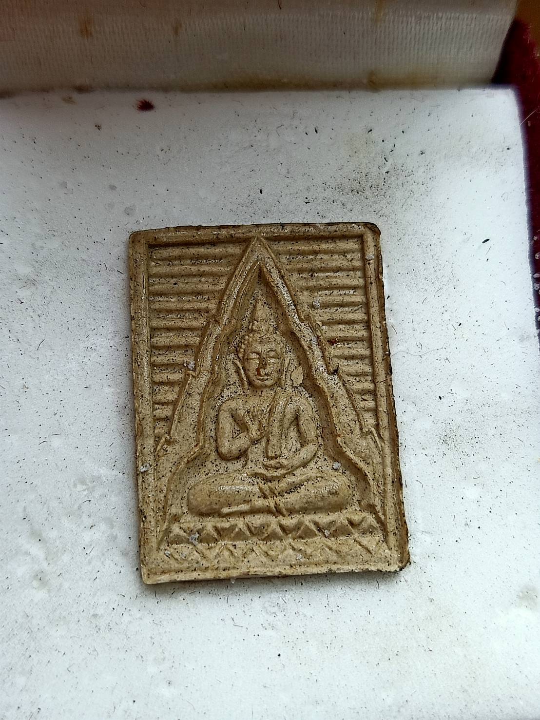 พระผงวัดปากน้ำ ที่ระลึกสร้างพระมหาธาตุเจดีย์ศรีเจริญธรรม จ.อยุธยา ปี 2550 พร้อมกล่อง (SKU-07934)