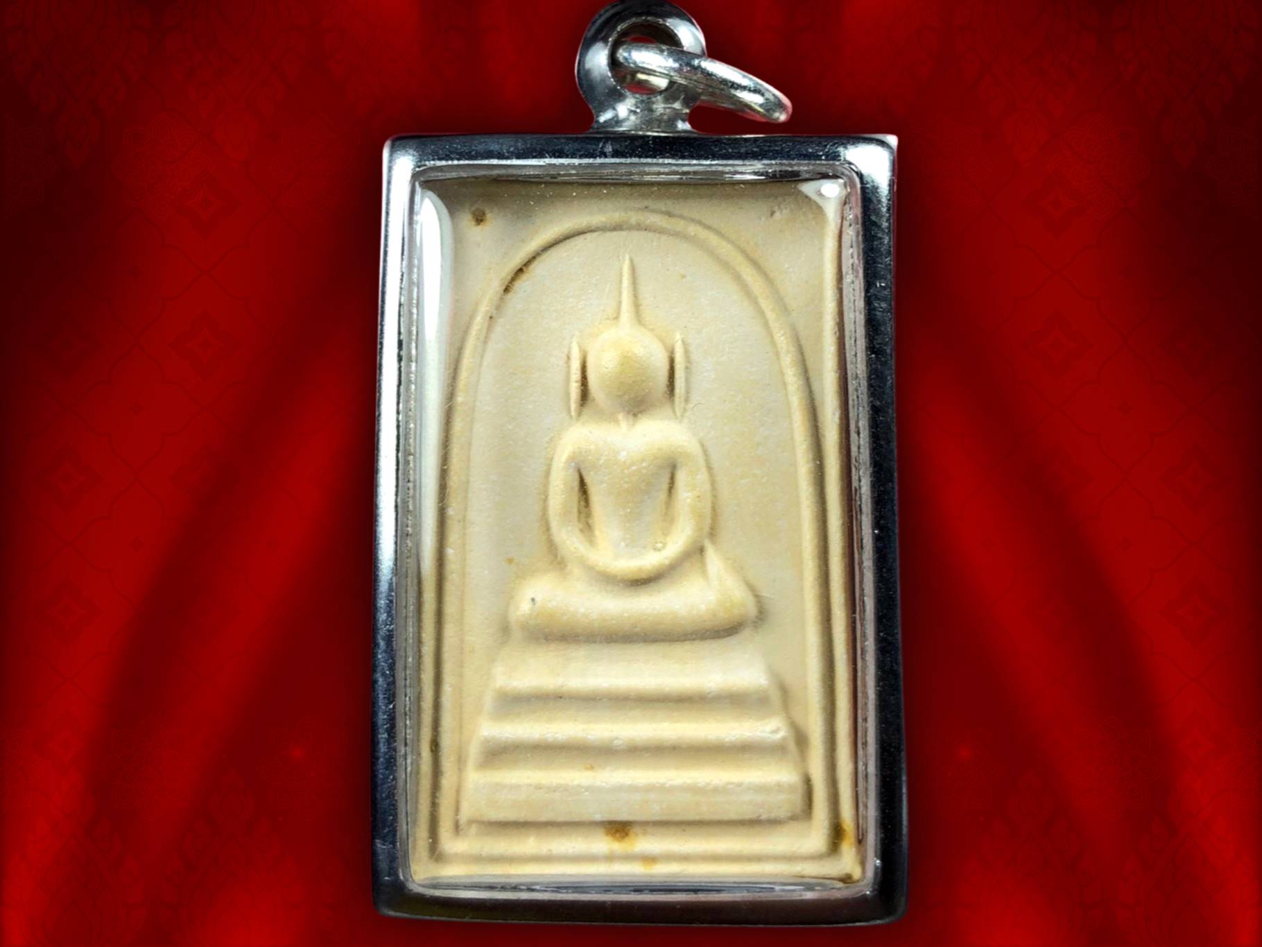 พระสมเด็จอรหัง หลังลายเซ็น สมเด็จพระญาณสังวร ปี 2519(พิมพ์ใหญ่)วัดบวรนิเวศวิหาร มีเส้นพระเกศาชัดเจน พร้อมเลี่ยมพลาสติก สภาพสวยงามครับ