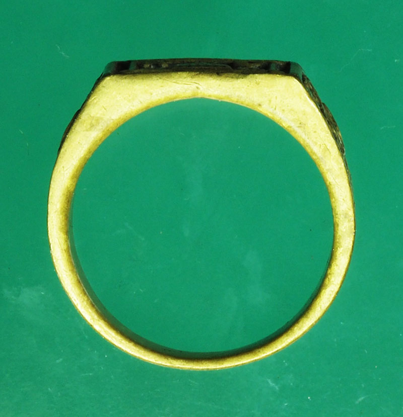 *29453 แหวนหลวงพ่อโก๊ะ วัดเก้าห้อง อยุธยา เนื้อฝาบาตร 12