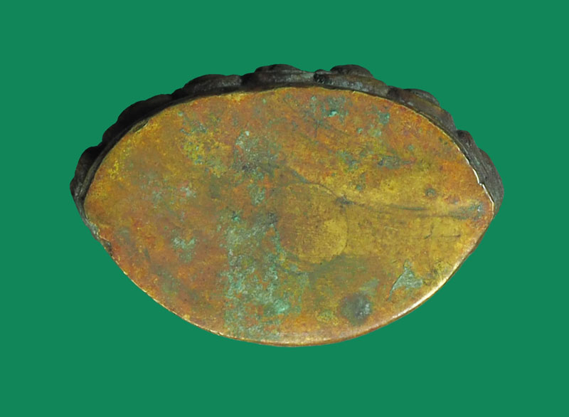 *32571 พระกริ่งเก่า ลักษณะเหมือนกริ่งโสฬส มปร. แต่องค์นี้ด้านหลัง มีอักษร บ๑ ไม่ทราบที่ ประมาณปีสร้าง 2515 เนื้อทองเหลือง 7