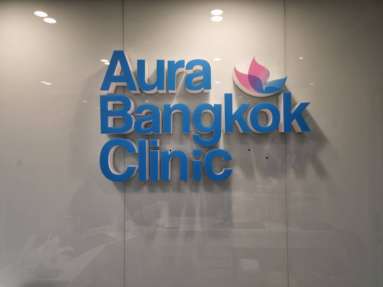 อักษรกล่องไฟอะคริลิคไฟออกรอบตัว