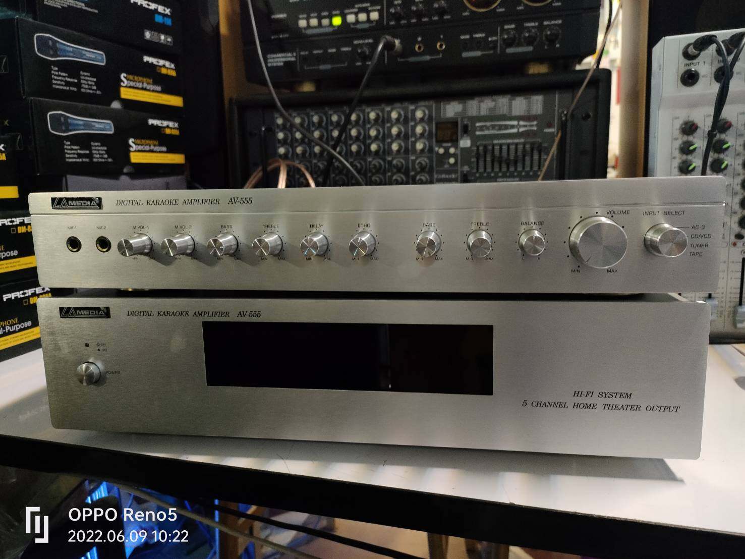 LA MEDIA AV-555