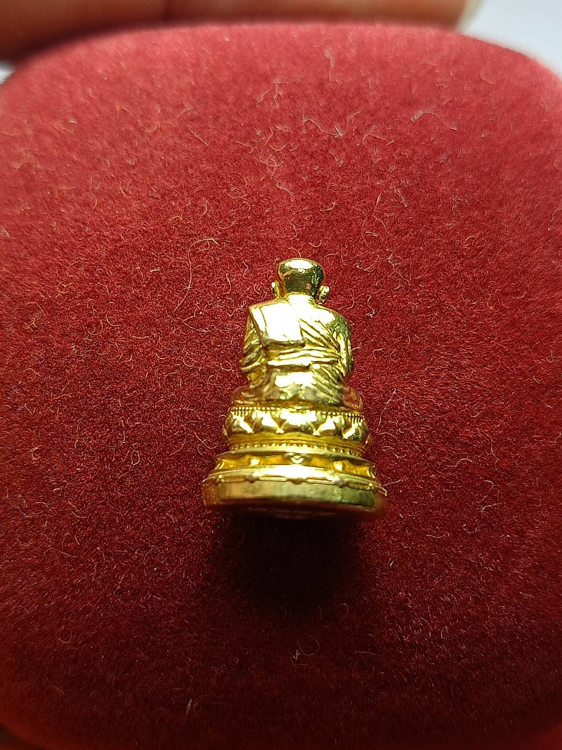 รูปหล่อหลวงปู่ทวดองค์ใหญ่ พิมพ์ลอยองค์ พุทธอุทยานมหาราช จ.อยุธยา ปี 2557 พร้อมกล่อง (SKU-07783)