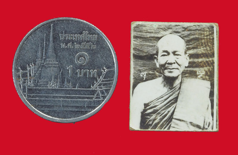 *32009 รูปถ่ายไม่ทราบอาจารย์ หลังตราปั้มยันต์ห้า 4