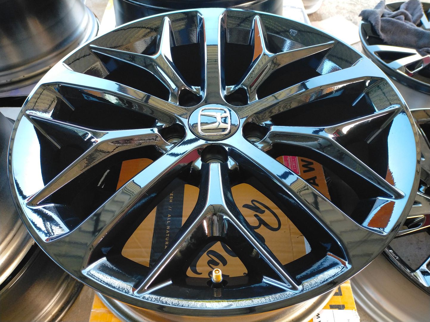 ล้อแม็กฮอนด้า ป้ายแดง ขอบ18 กว้าง8 et50 5 รู 114 ใส่ HRV CRV accord civic หรือแปลงใส่ยี่ห้ออื่น (1 ชุด 4 วง)
