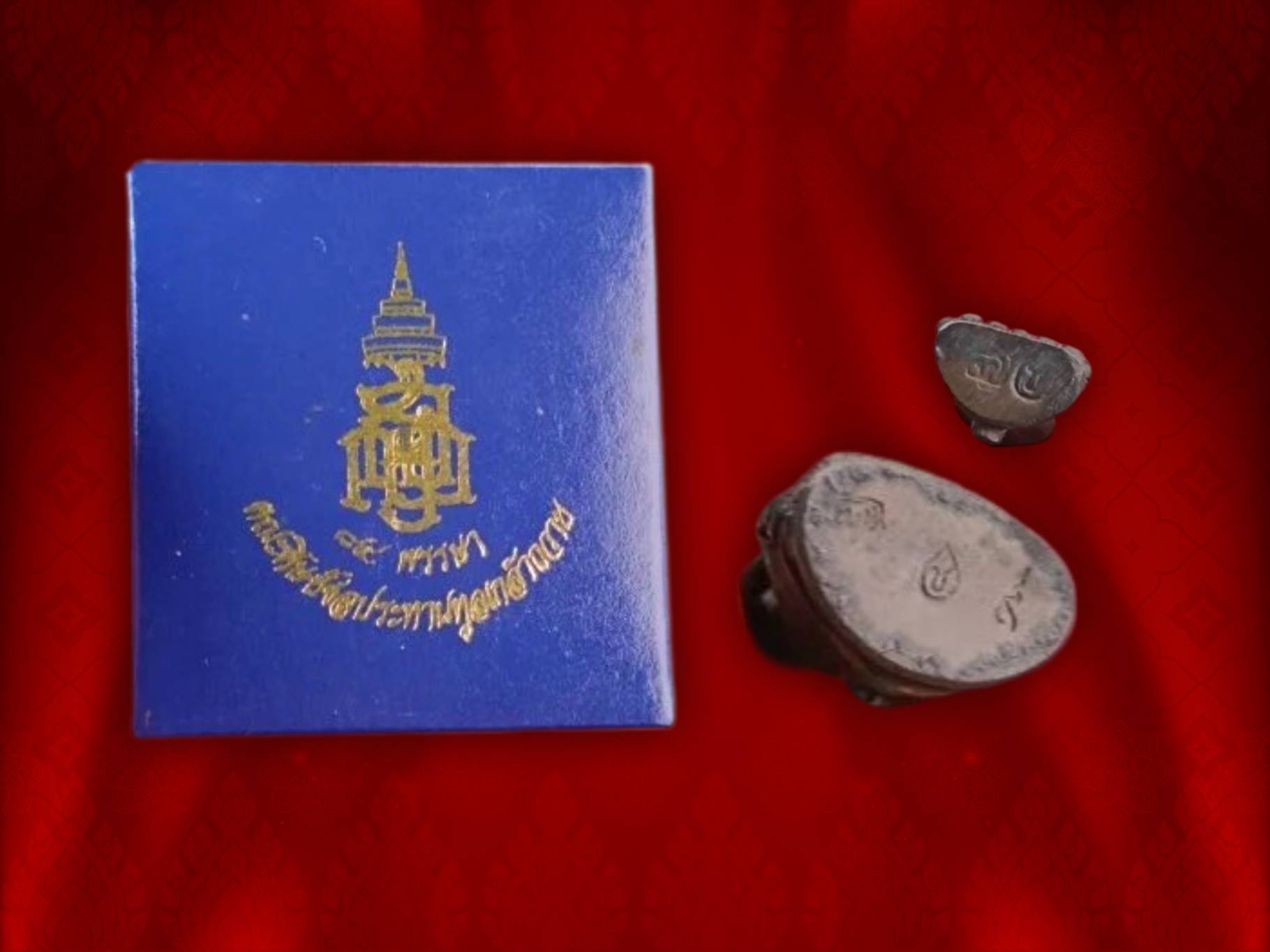 พระกริ่ง พระชัยวัฒน์ ปวเรศ 84 พรรษา สมเด็จพระญาณสังวร สมเด็จพระสังฆราช เนื้อนวะ พร้อมกล่อง ภายในบรรจุมวลสารจิตรลดา และเส้นพระเกศา และมวลสารศักดิ์สิทธิ์ ปี 2540