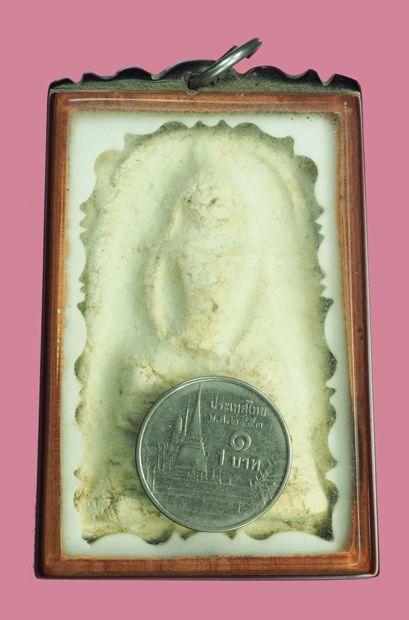 *40402 พระสมเด็จไกรเซอร์(พิเศษ) เจ้าคุณสุพจน์ วัดสุทัศน์ ปี 2484 เนื้อผงเลี่ยมพลาสติกเก่าวินเทจหลายสิบปี(บางครั้งต้องดูความเก่าของกรอบพระเพื่อประกอบการพิจารณา)9