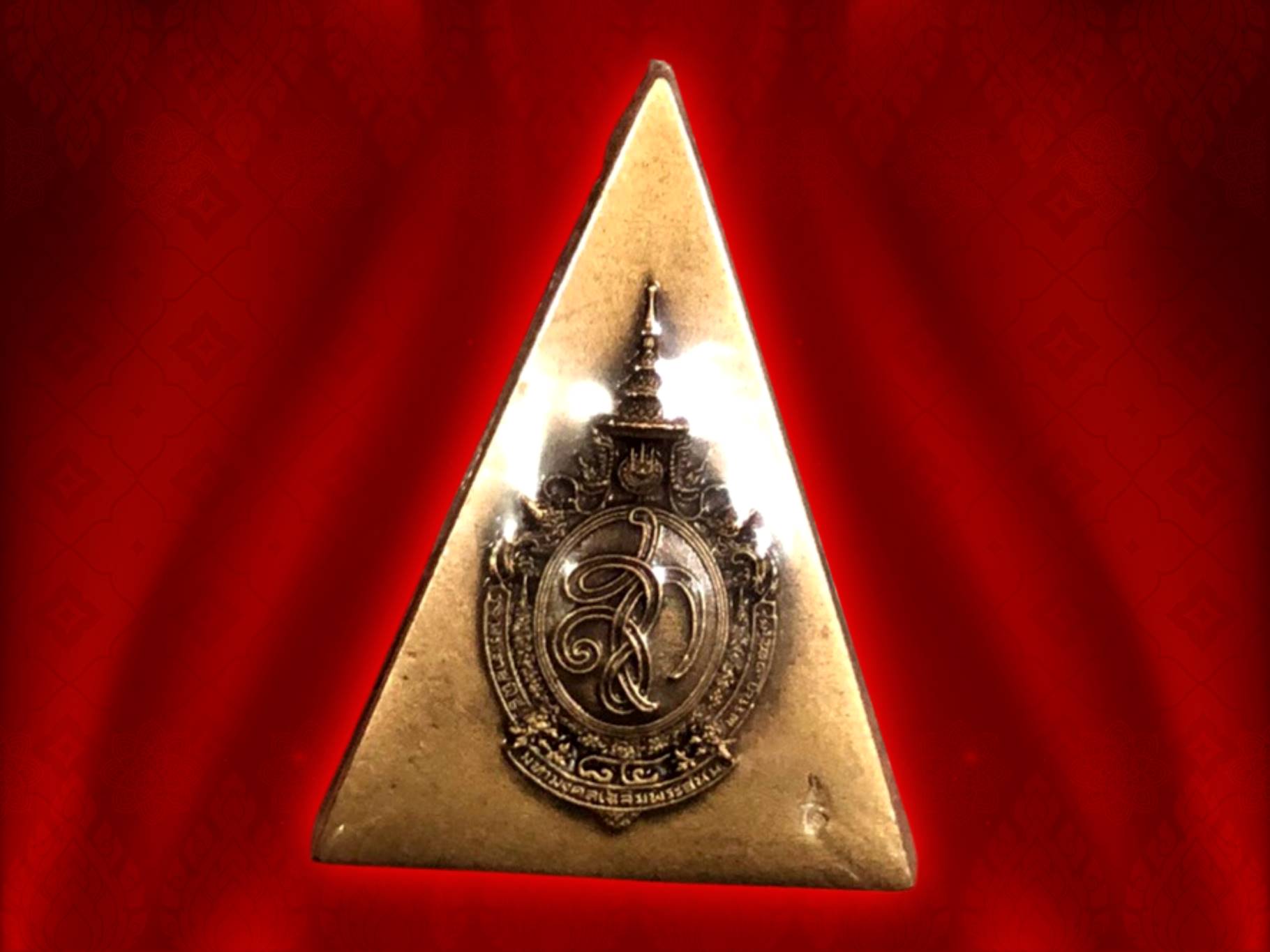 เหรียญพระสมเด็จนางพญา เฉลิมพระเกียรติ7 รอบ 84 พรรษา สมเด็จพระนางเจ้าสิริกิตติ์ พระพันปีหลวง 12 สิงหาคม ปี 2559 เนื้อบรอนซ์รมดำ หนัก 12 กรัม พิธีมหาพุทธาภิเษก เมื่อ 25 กรกฏาคม 2559 ณ พระอุโบสถวัดบวรนิเวศวิหาร พร้อมกล่อง ใบกำกับ เดิม ๆ ครบถ้วน
