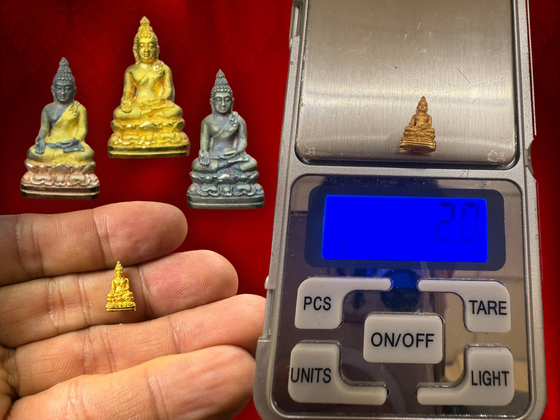 พระไพรีพินาศ ชุดทองคำ เงิน เงิน 3k #ทองคำหนัก 2.0 กรัม (ทองคำ 99.99%) วัดบวรนิเวศวิหาร ปี 2542 จัดสร้างในวาระมหามงคล 6 รอบ 72 พรรษา ในหลวงรัชกาลที่ 9 ปี 2542 จำนวนจัดสร้าง 2,000 องค์