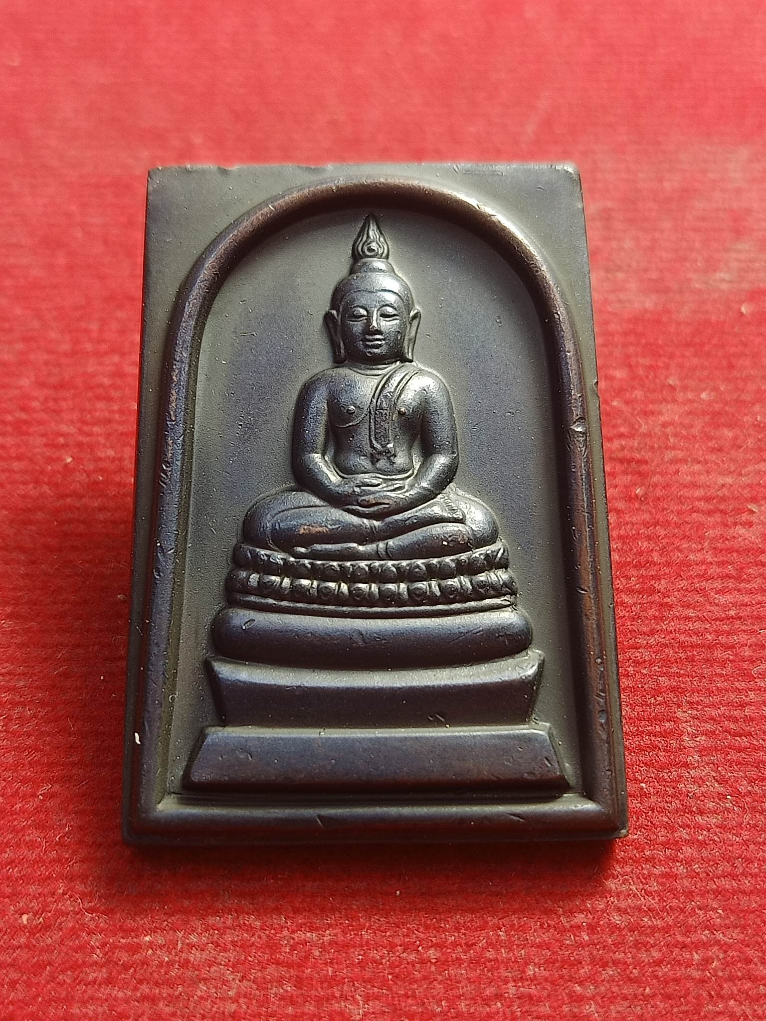 เหรียญปั๊มพระสมเด็จ "พระพุทธนวมหาราชายุจฉับปริวัตนมงคล " ฉลองพระชนมาย 6รอบ 72พรรษา รัชกาลที่9 พร้อมกล่องดิม(SKU-01071)