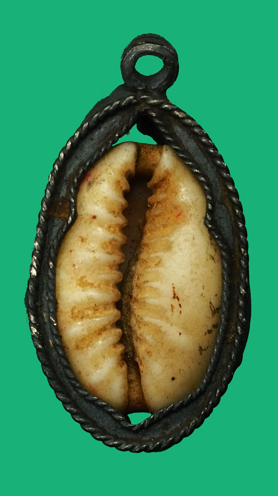 ขายแล้ว*35115 เบี้ยจั่นอธิษฐาน แม่ชีบุญเรือนวัดอาวุธ กรุงเทพ เลี่ยมเงินโบราณ 12