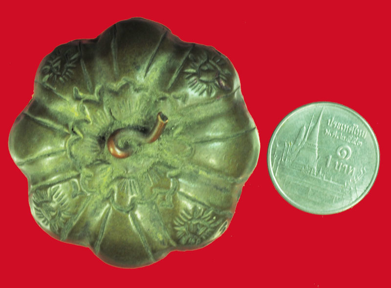 *39594 ตลับสำหรับใส่สีผึ้ง ทรงฟักทอง เก่า เนื้อทองเหลือง 16