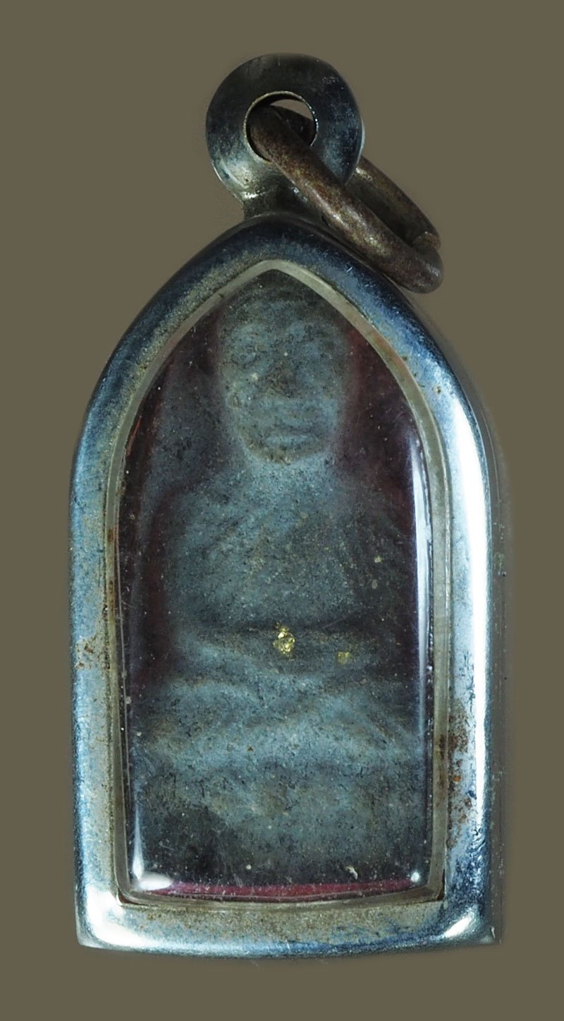 ขายแล้ว*40311 พระหลวงปู่ทวด เนื้อผงผสมว่าน เลี่ยมกรอบสแตนเลส พอมีอายุ ไม่ทราบที่และปีสร้าง 11