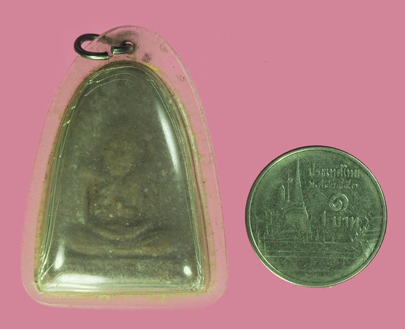 *40081 พระเนื้อดินผสมผงว่าน เลี่ยมพลาสติกเก่าหลายสิบปี ไม่ทราบที่และปีสร้าง 3