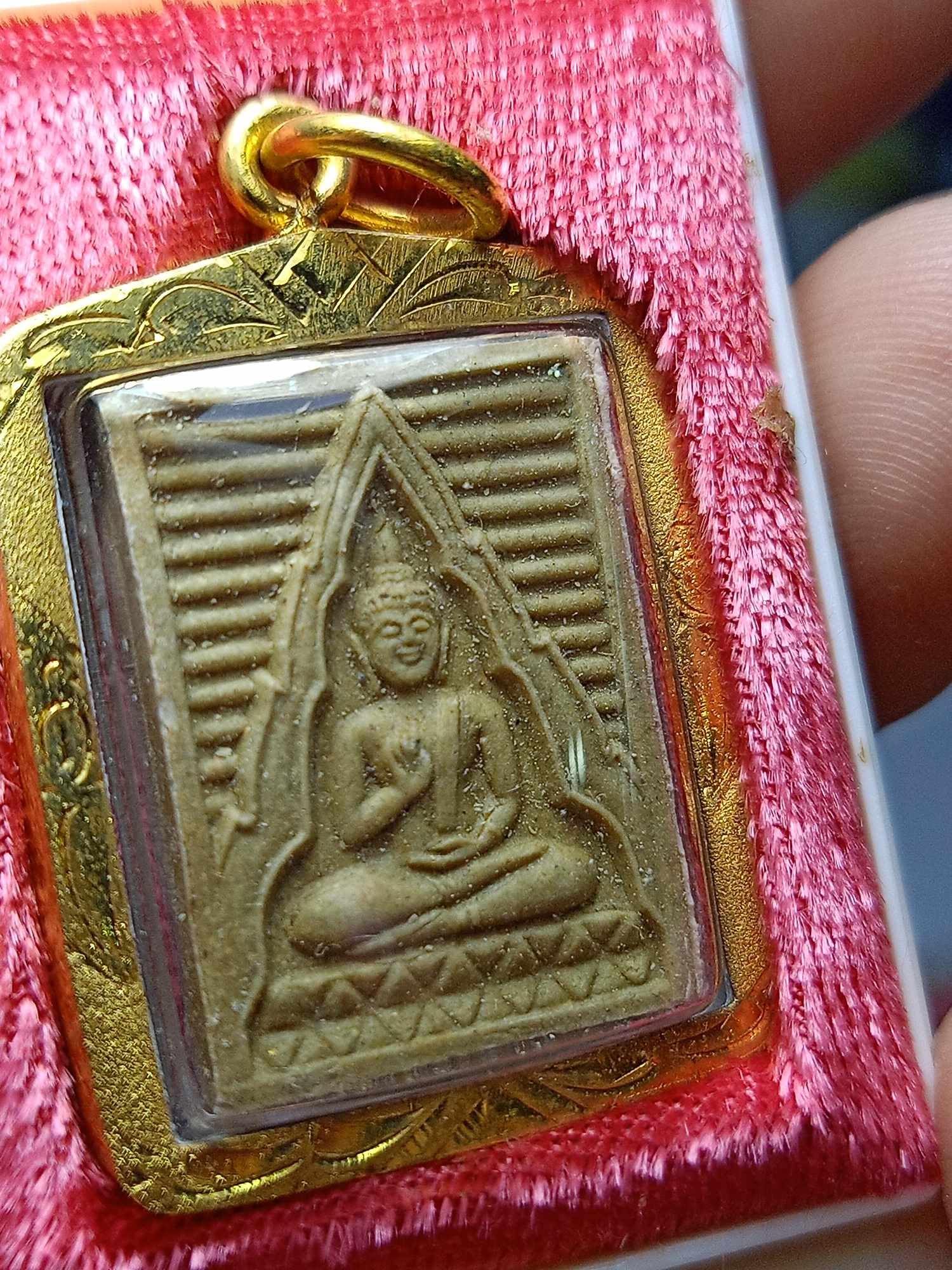 พระผงวัดปากน้ำรุ่น 6 วัดปากน้ำ กทม. เลี่ยมเดิมจากวัด พร้อมกล่อง องค์ละ 350 มี 12 องค์ (SKU-06074)