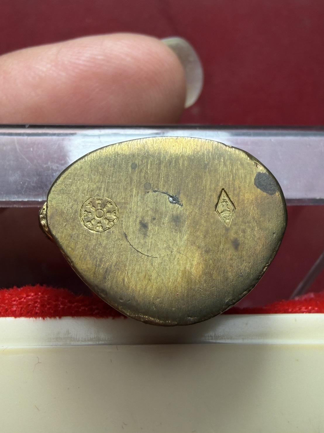 พระกริ่งนเรศวร รุ่นธรรมจักร วัดพระศรีรัตนมหาธาตุ จ.พิษณุโลก พร้อมกล่อง (SKU-13162)