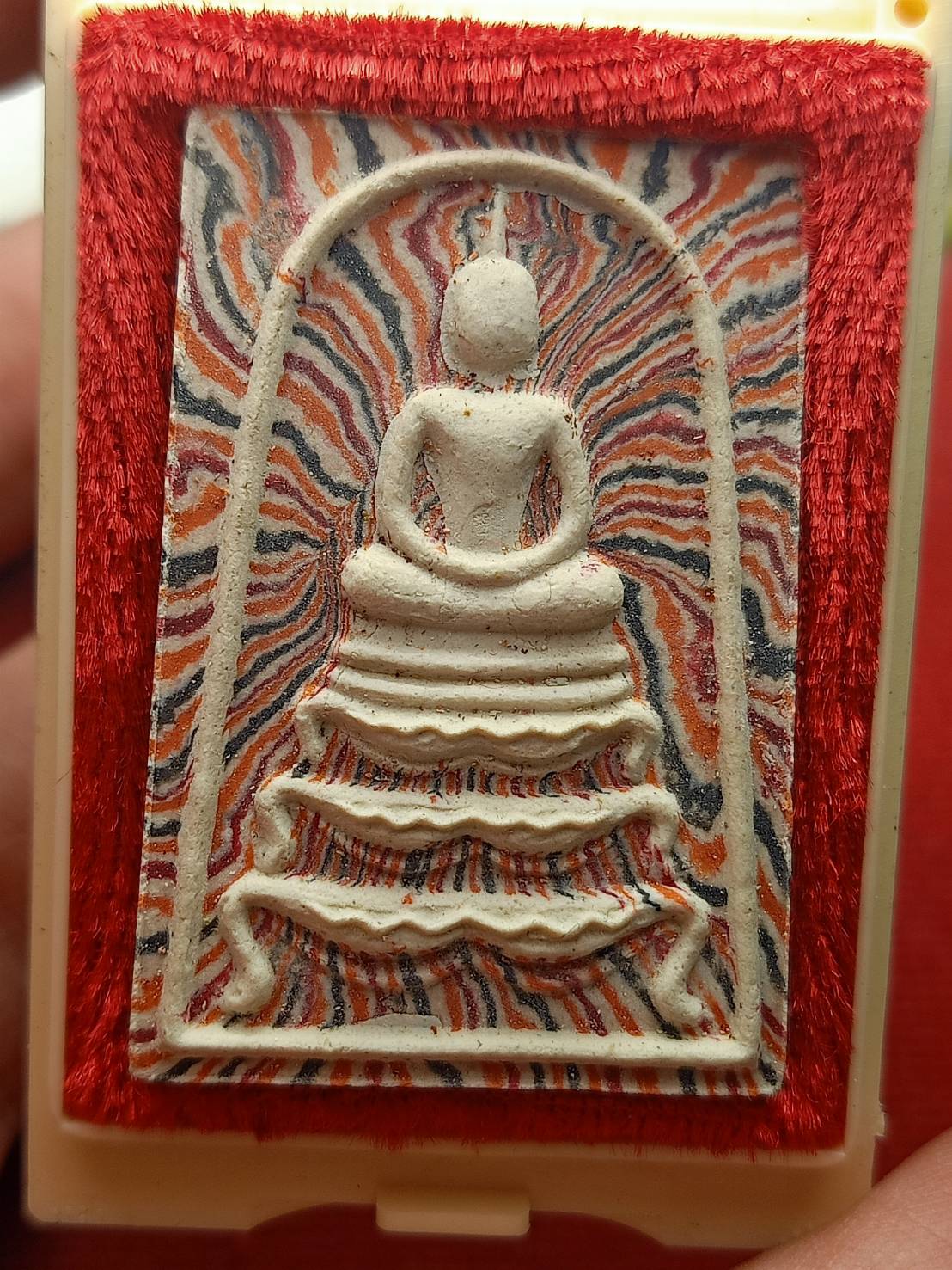 พระสมเด็จสายรุ้ง หลวงพ่อแพ วัดพิกุลทอง จ.สิงห์บุรี พร้อมกล่อง (SKU-12329)