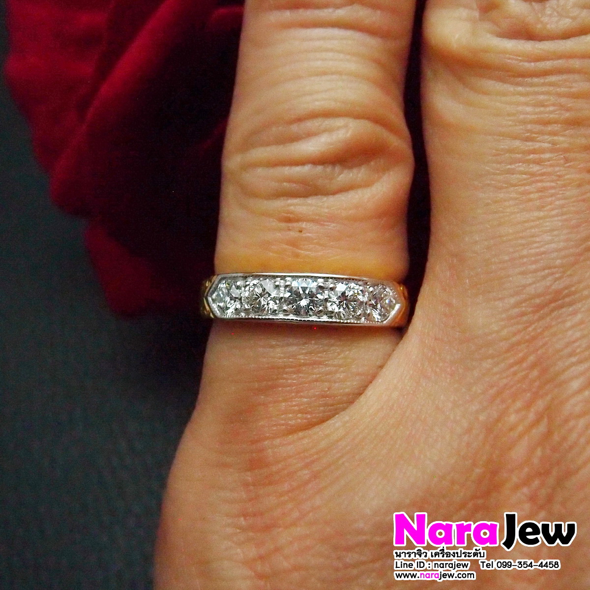 แหวนเพชรแถว เม็ดละ 12 ตัง ประดับเพชรแท้รวม 0.60 กะรัต เพชรน้ำขาว 97 เล่นไฟวิ้งๆ