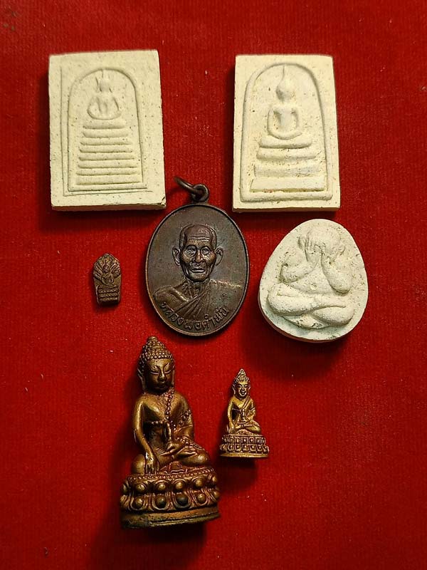 พระชุดหลวงปู่คำพันธ์ รุ่นมหาชัย วัดะาตุมหาชัย นครพนม (SKU-00651)