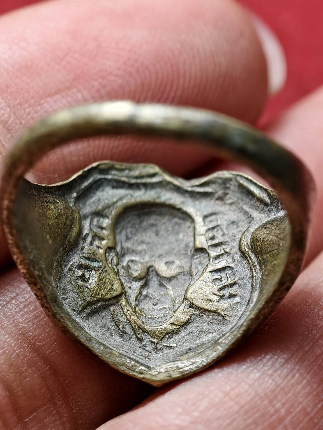 แหวนพ่อท่านคล้าย วัดสวนขัน เนื้ออัลปาก้า ปี 2506 จ.นครศรีธรรมราช (SKU-13792)