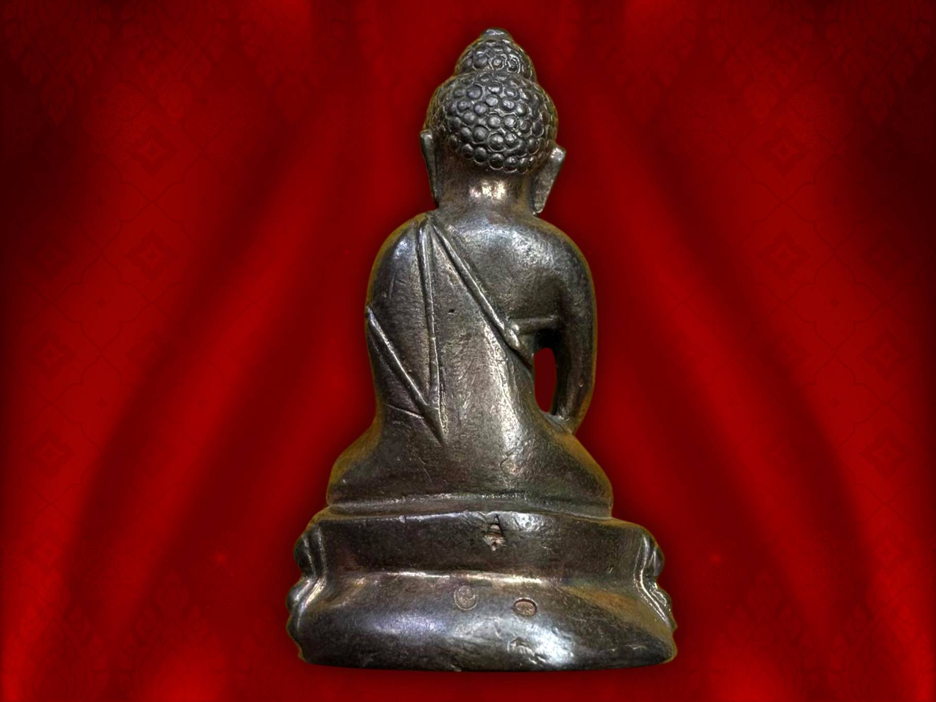 พระกริ่งญาณรังสี รุ่นแรก ปี 2531 เนื้อนวะ 3 โค๊ต พร้อมกล่องเดิมๆ พระกริ่งญาณรังสี รุ่นนี้นั้น วาระครบ 74 ปี สมเด็จพระสังฆราชเจ้า กรมหลวงวชิรญาณสังวร (เจริญ สุวัฑฒโน) วัดบวรนิเวศวิหาร จัดสร้างเพื่อประทานเป็นที่ระลึกในงานวันประสูติ 3 ตุลาคม 2531 งาม ๆ ครับ.