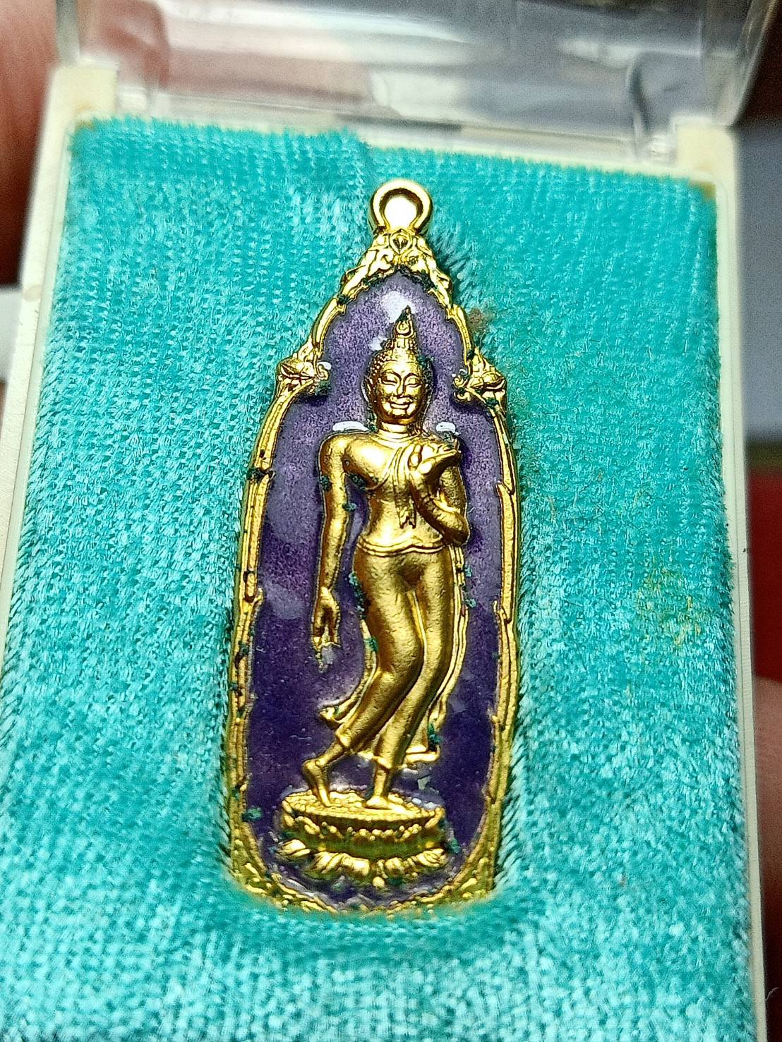เหรียญพระพุทธลีลา ประทับรอยพระพุทธบาท วัดพระพุทธบาท จ.สระบุรี ปี 2557 พร้อมกล่อง (SKU-11134)