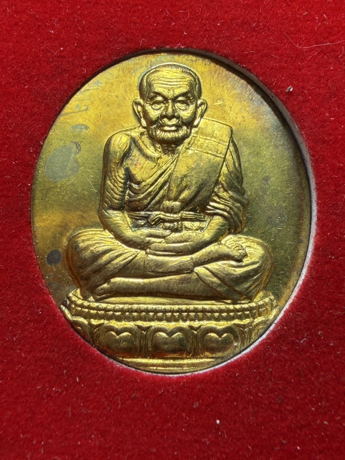 เหรียญหลวงปู่ทวด รุ่น มงคลมหาราช เทศบาลตำบลหาดใหญ่ ปี 2548 พร้อมกล่อง (SKU-13156)