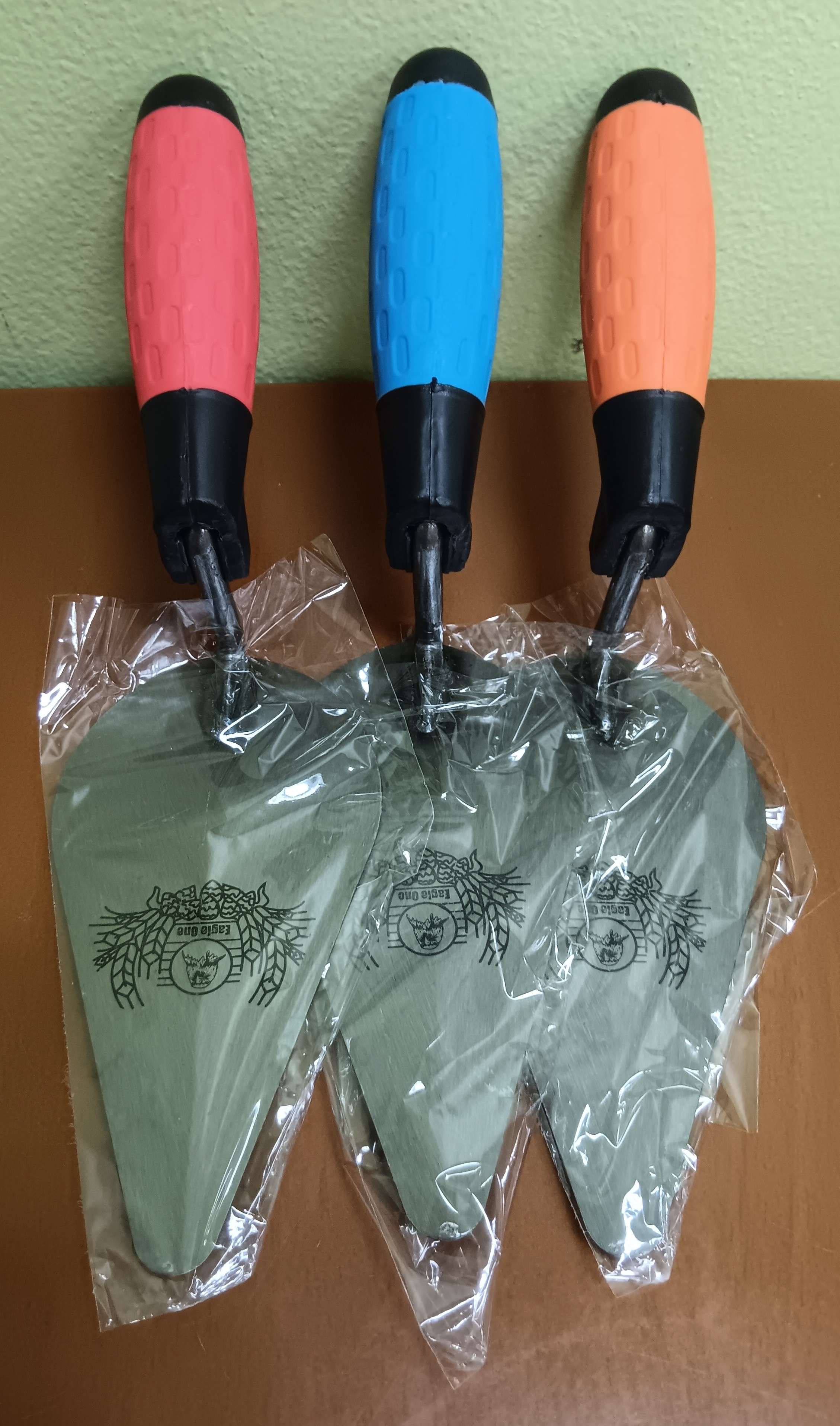 เกรียงแหลมก่ออิฐด้ามหุ้มยาง EAGLE ONE (กล่อง: 1 โหล) (ราคารวมแวท) ถูกที่สุด{0500104801}