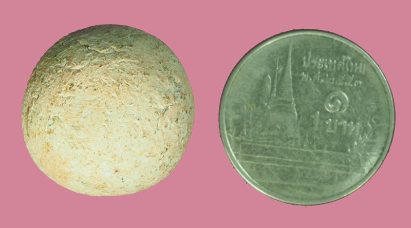 ขายแล้ว*39928 ลูกอมเนื้อชมพูเก่าแห้ง พอมีอายุ ไม่ทราบที่และปีสร้าง 12