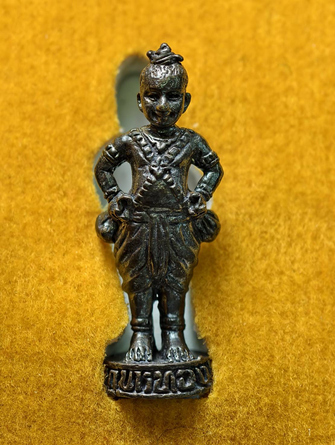 กุมารทองหลวงปู่หงษ์ วัดเพชรบุรี จ.สุรินทร์ ปี 2548 พร้อมกล่อง (SKU-13398)