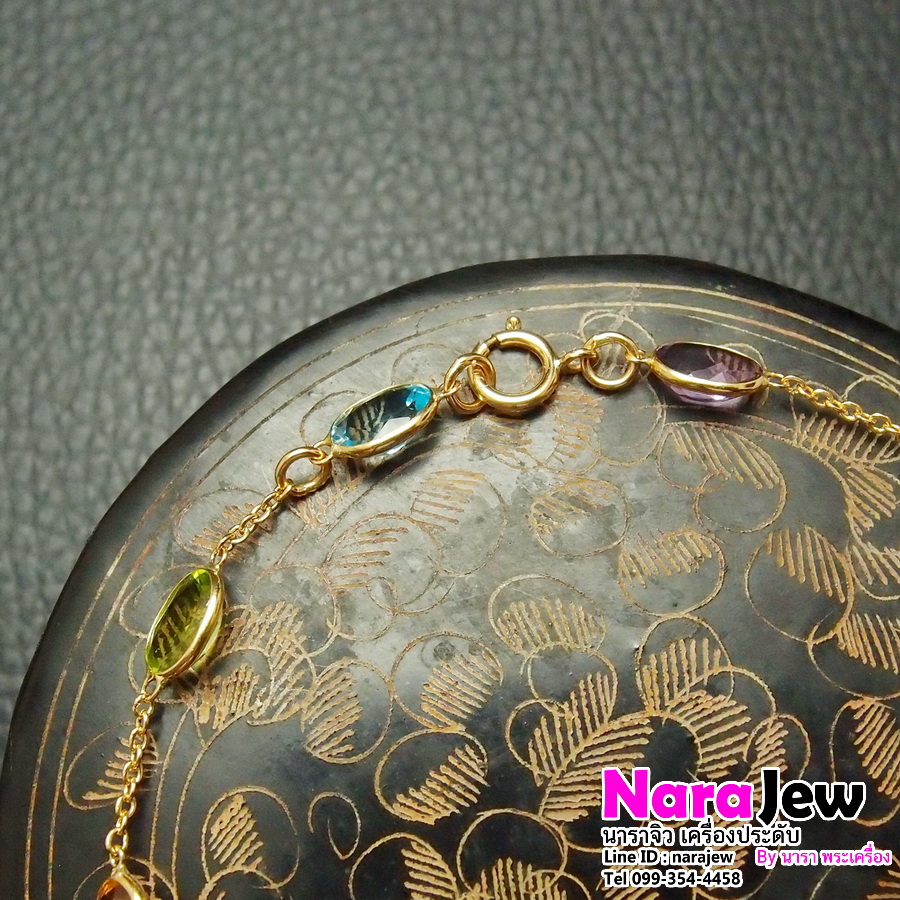 สร้อยข้อมือ ประดับพลอยแท้ 5 สี คั่นด้วยลายโซ่ การผสมผสานของสีพลอยแท้ หลากสีสัน ออกมามีความโดดเด่น สวยสะดุดตา