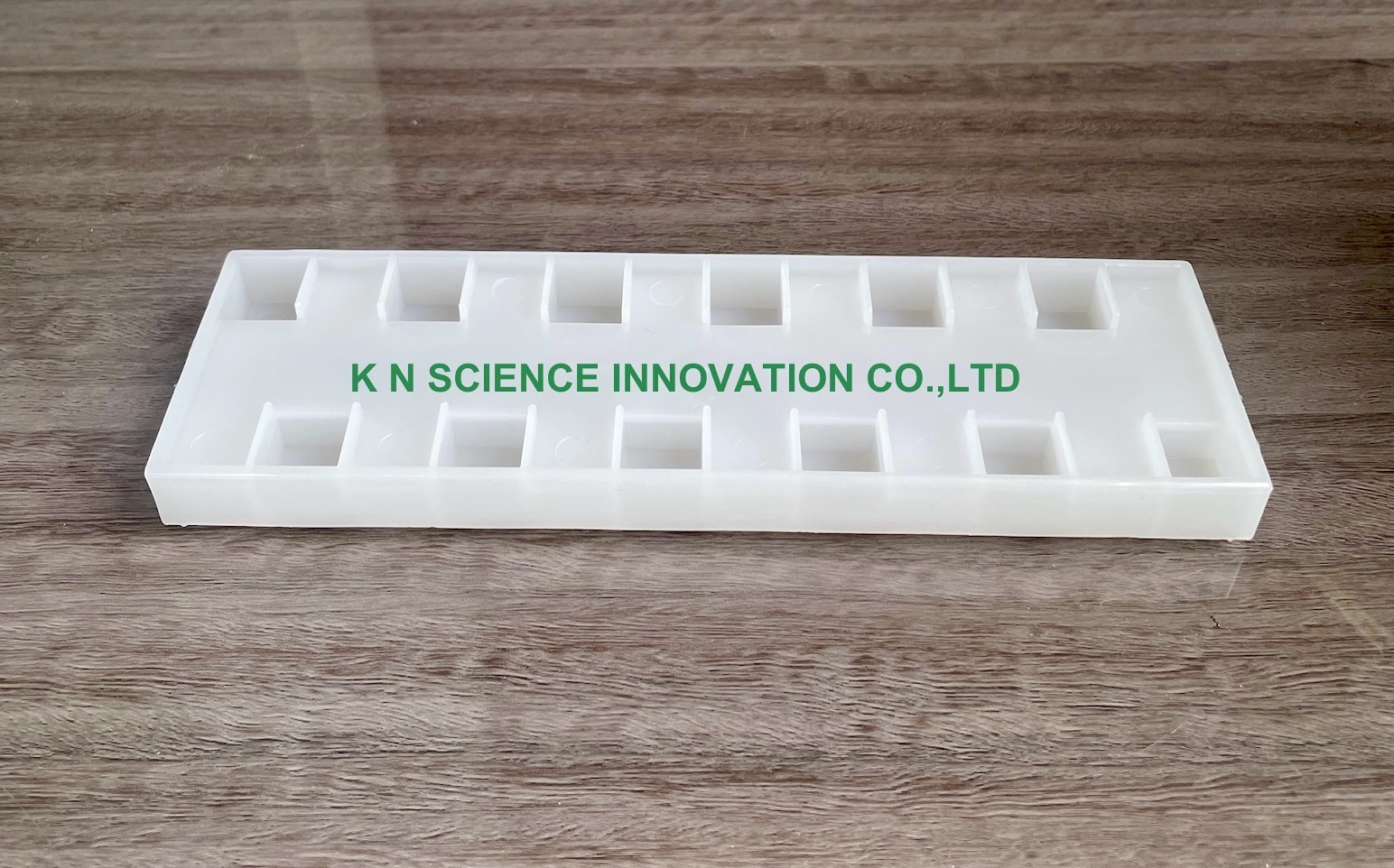 Cuvette rack 12 hold, Polyethylene ,ที่ใส่คิวเวทท์ สำหรับ 10 mm. path length (เนื้อ PE) ยี่ห้อ VWR, England 634-8580