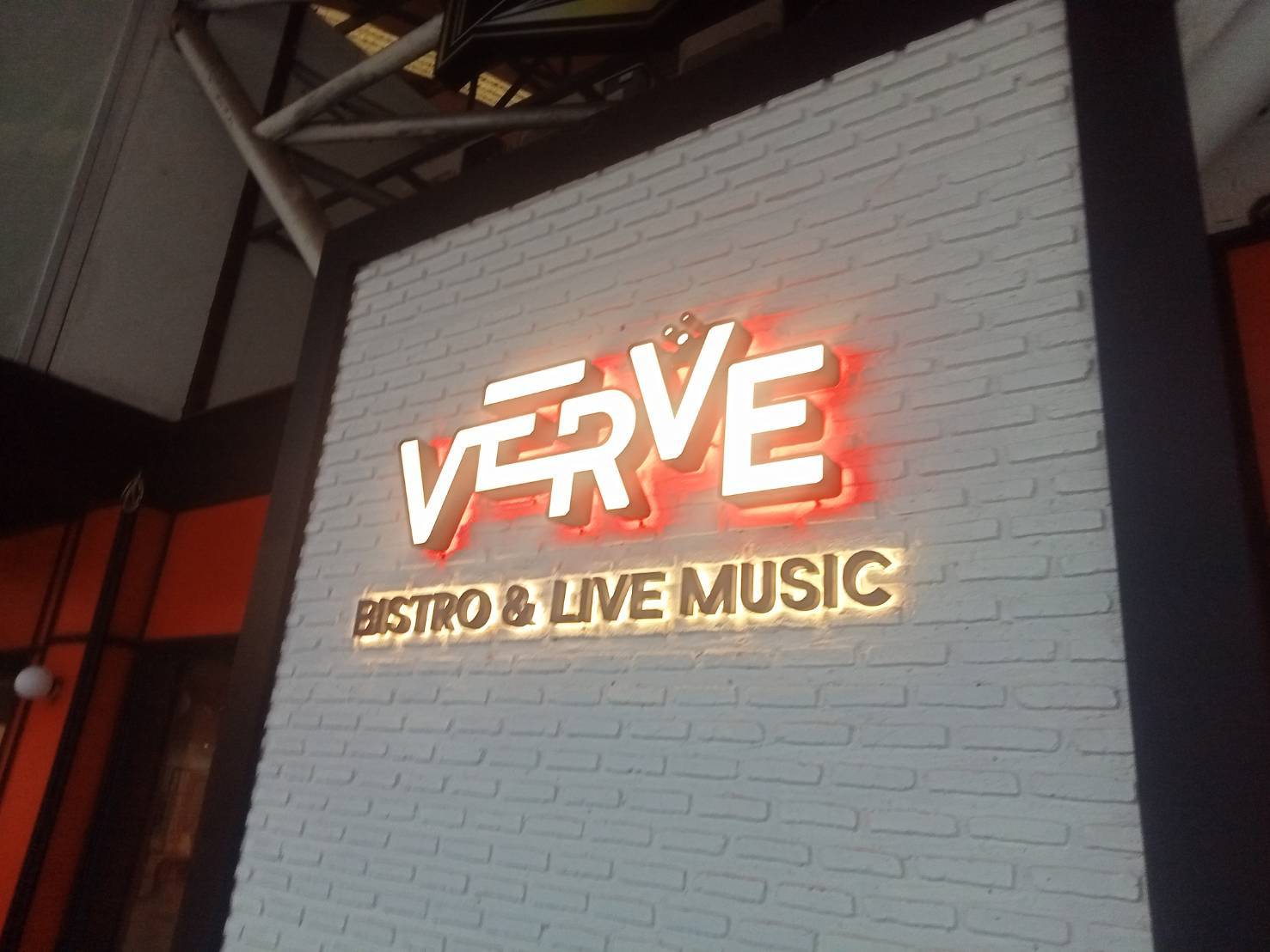 ป้ายอักษรไฟออกหน้า