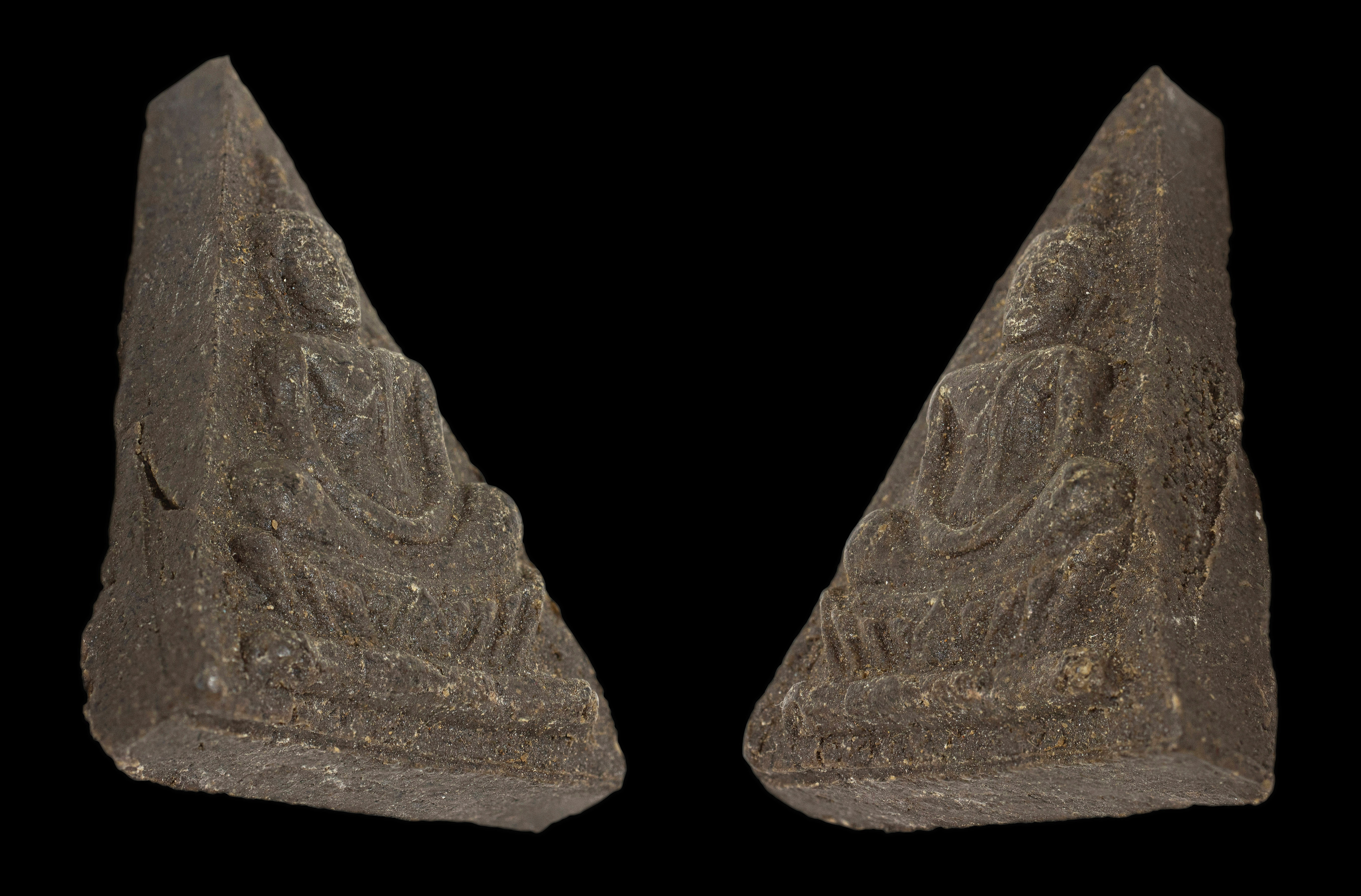 พระสมเด็จนางพญานั่งฐานบัว หลังสิงห์ หลวงพ่อหอม วัดชากหมาก ปี 2512