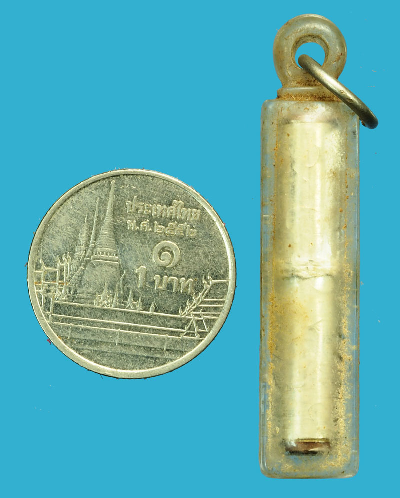 *35924 ตะกรุดเนื้ออลูมิเนียม ขนาด 1.5 นิ้ว ร้านดูเป็นของหลวงปู่ดู่ วัดสะแก อยุธยา เลี่ยมพลาสติกเก่าถึงยุค(ได้มาไม่แพงก็ให้เช่าไม่แพง) 12