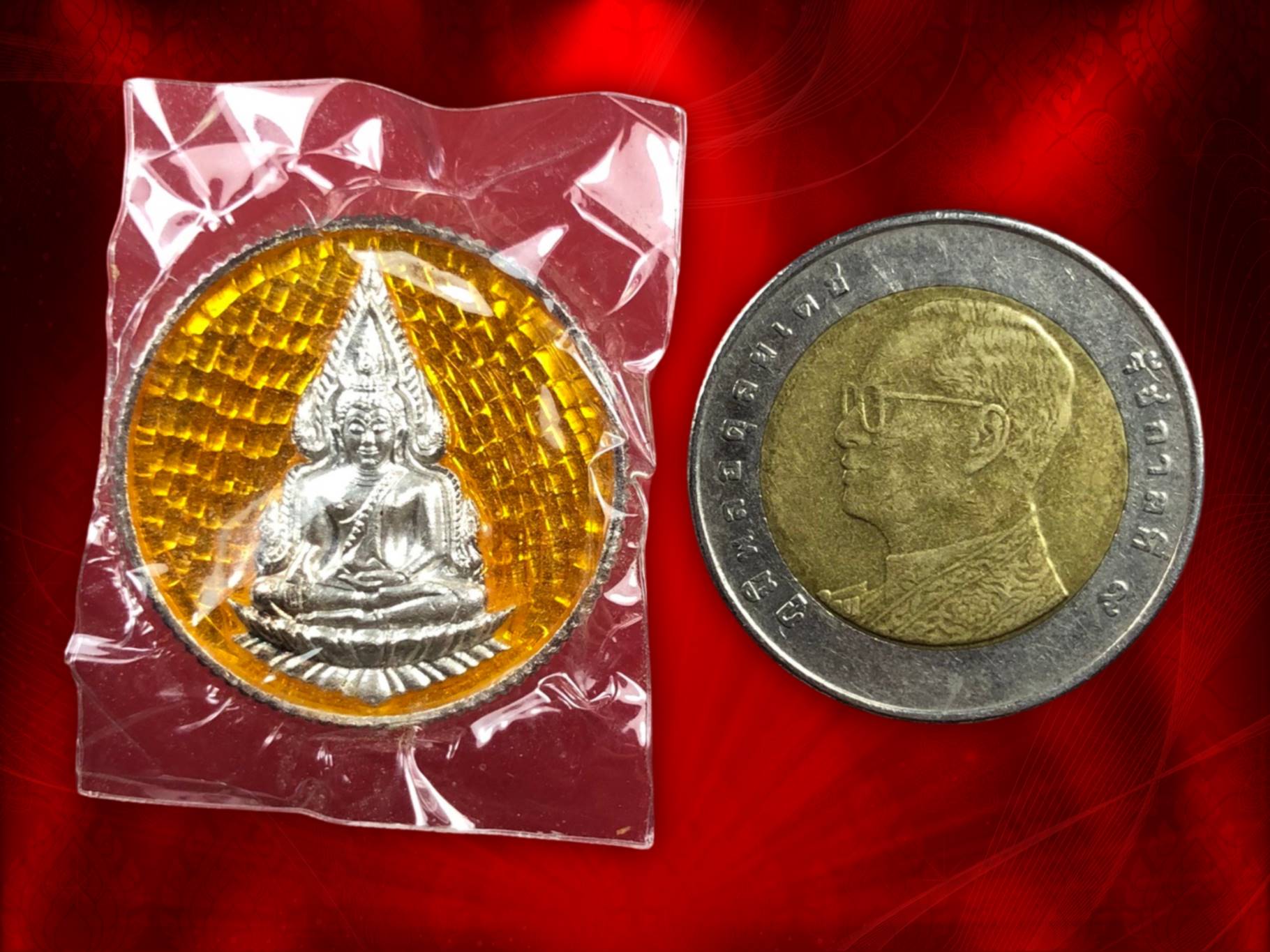 เหรียญพระพุทธชินราช ญญส. รุ่น 80 พรรษา สมเด็จพระญาณสังวร สมเด็จพระสังฆราช วัดบวรนิเวศวิหาร เนื้อเงินลงยา สีเหลือง ด้านหลัง พระนามย่อ ญสส. ๒๕๓๖ ตอกโค๊ต ง ขอบสตางค์ มาพร้อมกล่องกัมมะหยี่เดิมๆ สุดๆ