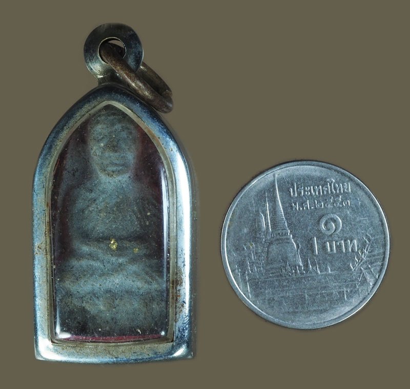 ขายแล้ว*40311 พระหลวงปู่ทวด เนื้อผงผสมว่าน เลี่ยมกรอบสแตนเลส พอมีอายุ ไม่ทราบที่และปีสร้าง 11