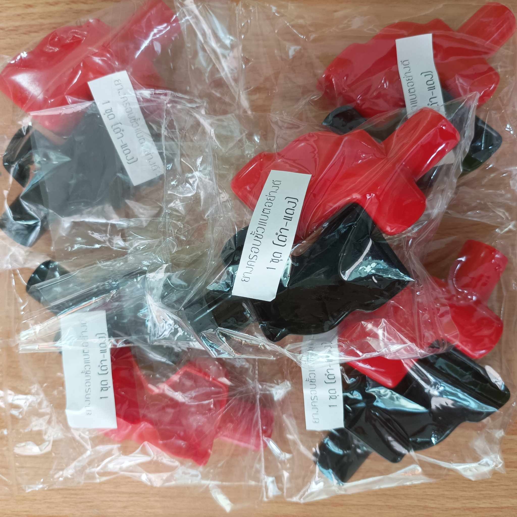 ยางครอบขั้วแบตเตอรี่รถยนต์ อย่างดี จำนวน 1 คู่ สีแดง สีดำ ยางหุ้มขั้วแบตเตอรี่ทองเหลือง พร้อมจัดส่ง