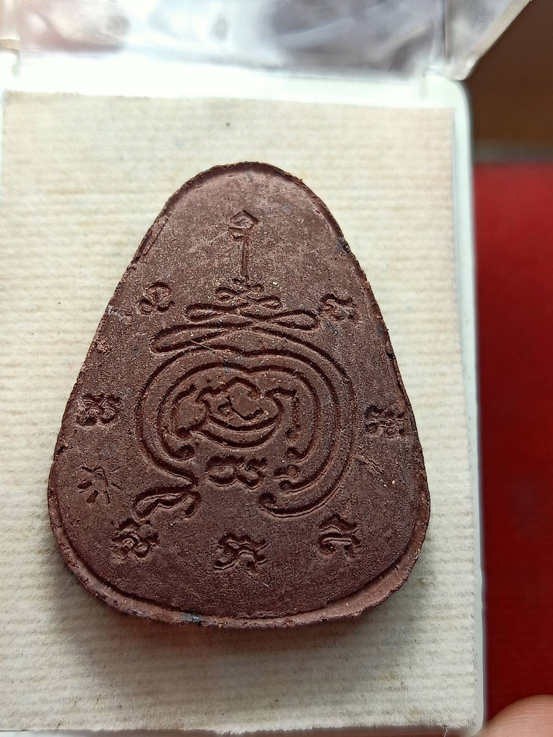 พระปิดตาปลดหนี้ รุ่นปลดหนี้มีเสน่ห์ หลวงปู่จันทร์ วัดจันทรังษี จ.ขอนแก่น พร้อมกล่อง (SKU-12666)