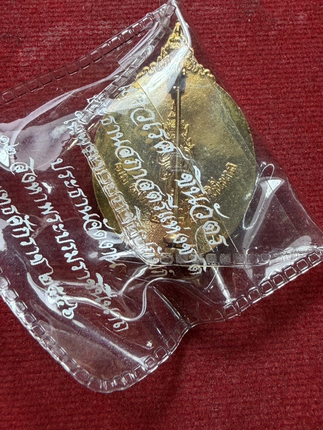 เข็มกลัดลงยาสีฟ้า สมเด็จพระนางเจ้าสิริกิติ์ พระบรมราชินีนาถ ปี 2546 ซองเดิม (SKU-13322)