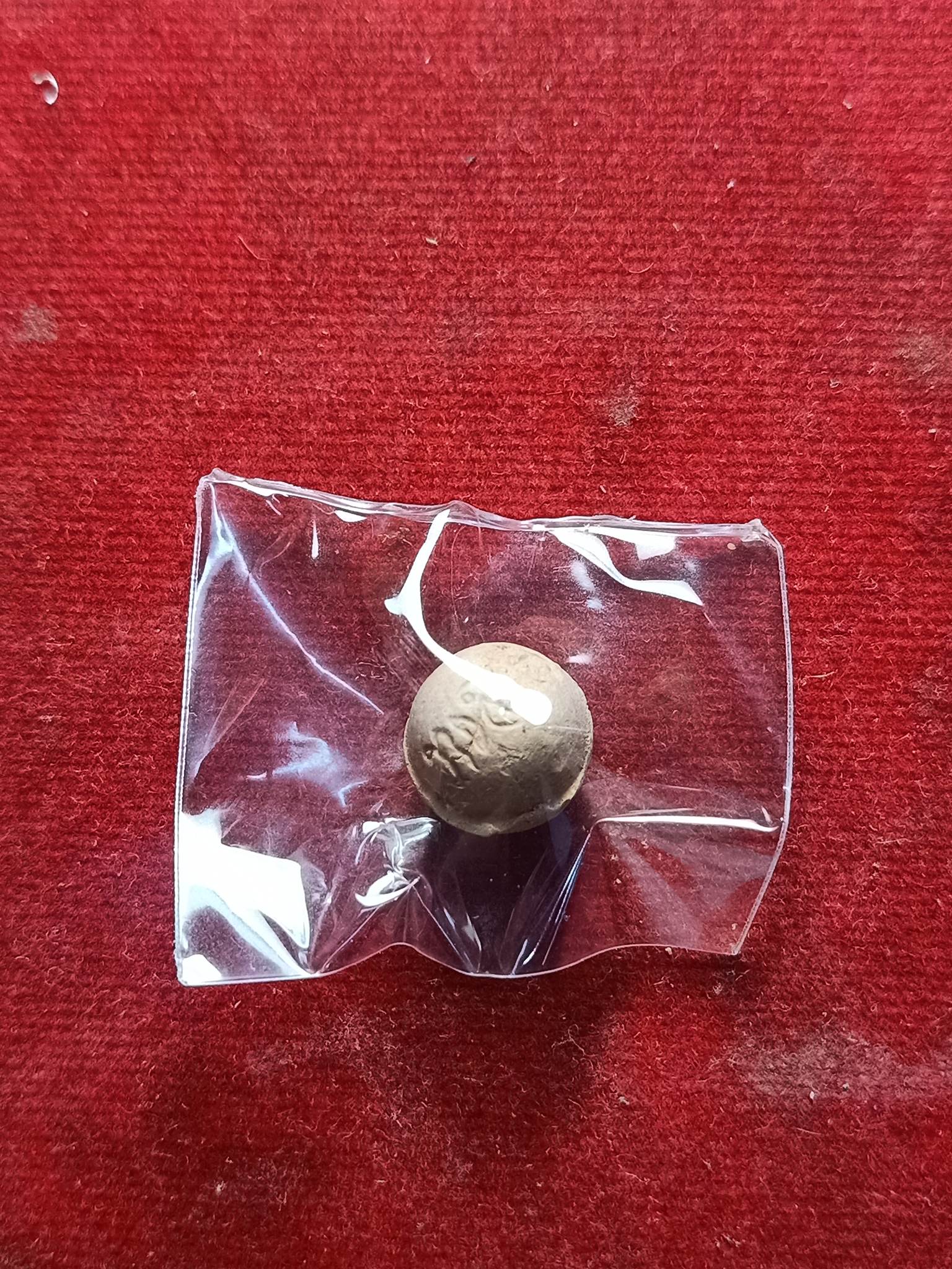 ลูกอมปัฐวีธาตุ หลวงปู่หงษ์ พรหมปัญโญ วัดเพชรบุรี จ.สุรินทร์ (SKU-02307)