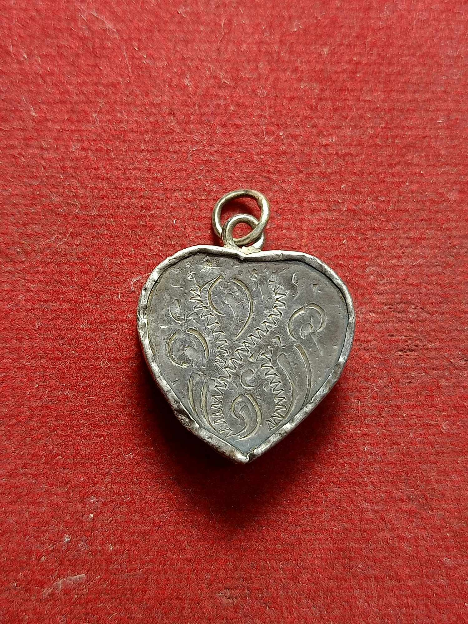 ล็อกเก็ตหัวใจ ร.5 เลี่ยมเงิน (SKU-03411)