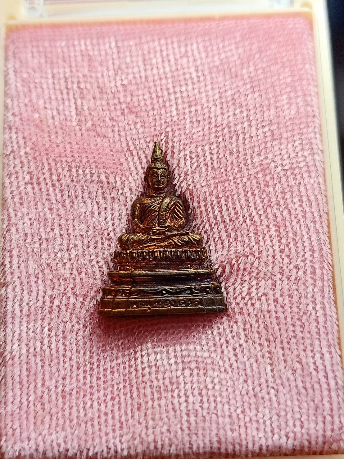 พระชัยวัฒน์พระพุทธอังคีรส วัดราชบพิธสถิตมหาสีมาราม กทม. ปี 2555 พร้อมกล่อง (SKU-08520)