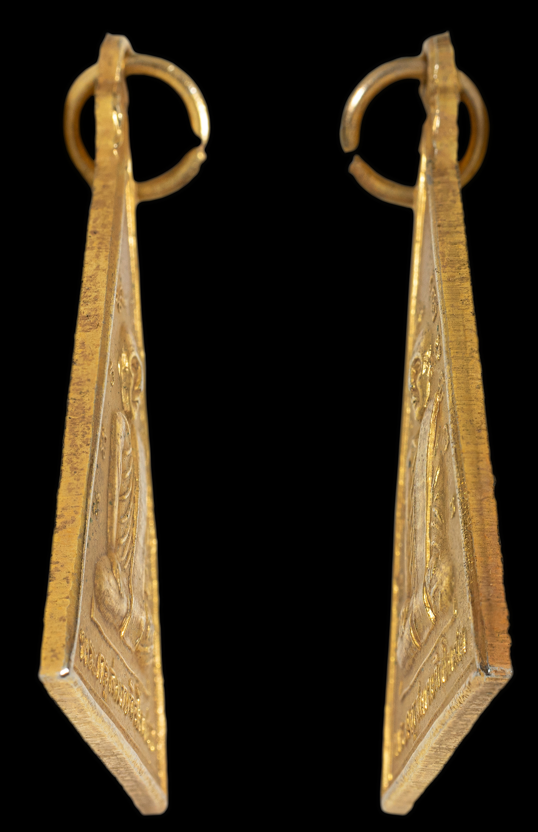 เหรียญหลวงปู่ทอง วัดหนองเลา มหาสารคาม เนื้อทองแดงกะไหล่ทอง ปี 2515