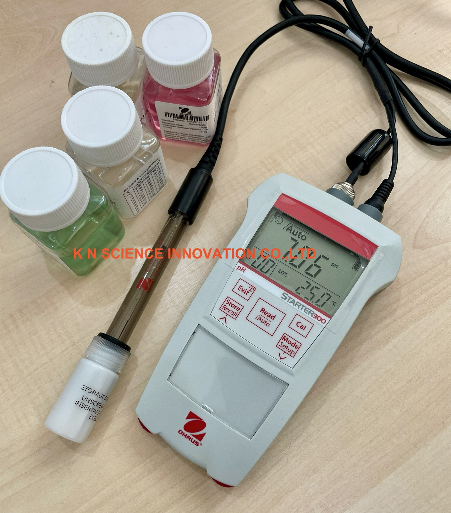 เครื่องวัดค่าความเป็นกรด-ด่าง แบบพกพา Portable pH Meter Complete with ST320 Gel pH electrode with built-in temp sensor รุ่น ST300 ,ยี่ห้อ Ohaus (U.S.A.) 83033961
