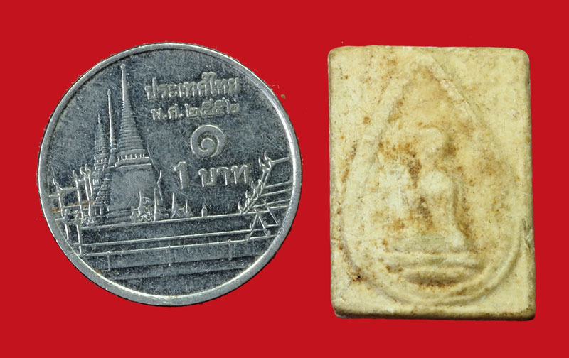 *35192 พระนางกวักกลีบบัว เนื้อผงม้ำมัน ไม่ทราบที่และปีสร้าง 3