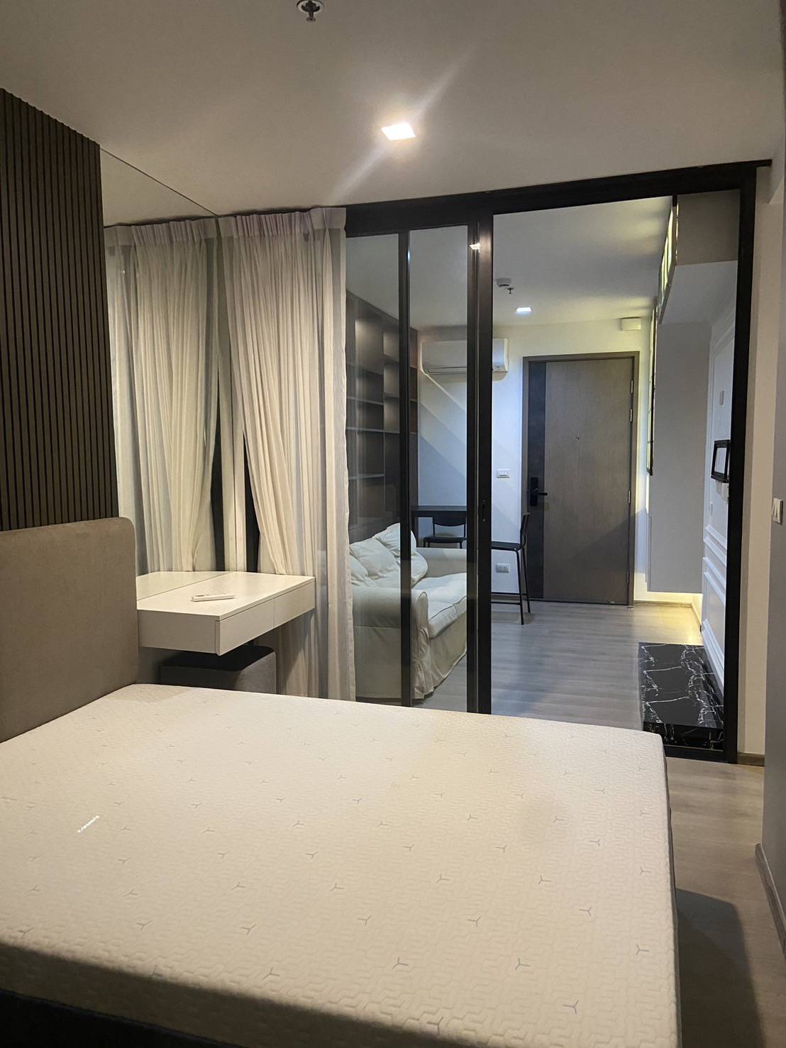 ห้องสวย ชั้น สูง วิวเทพ ให้เช่า (For Rent) คอนโด : เดอะ ไลน์ พหลโยธิน อาคาร B 1 ห้องนอน 1 ห้องน้ำ 37ตรม.