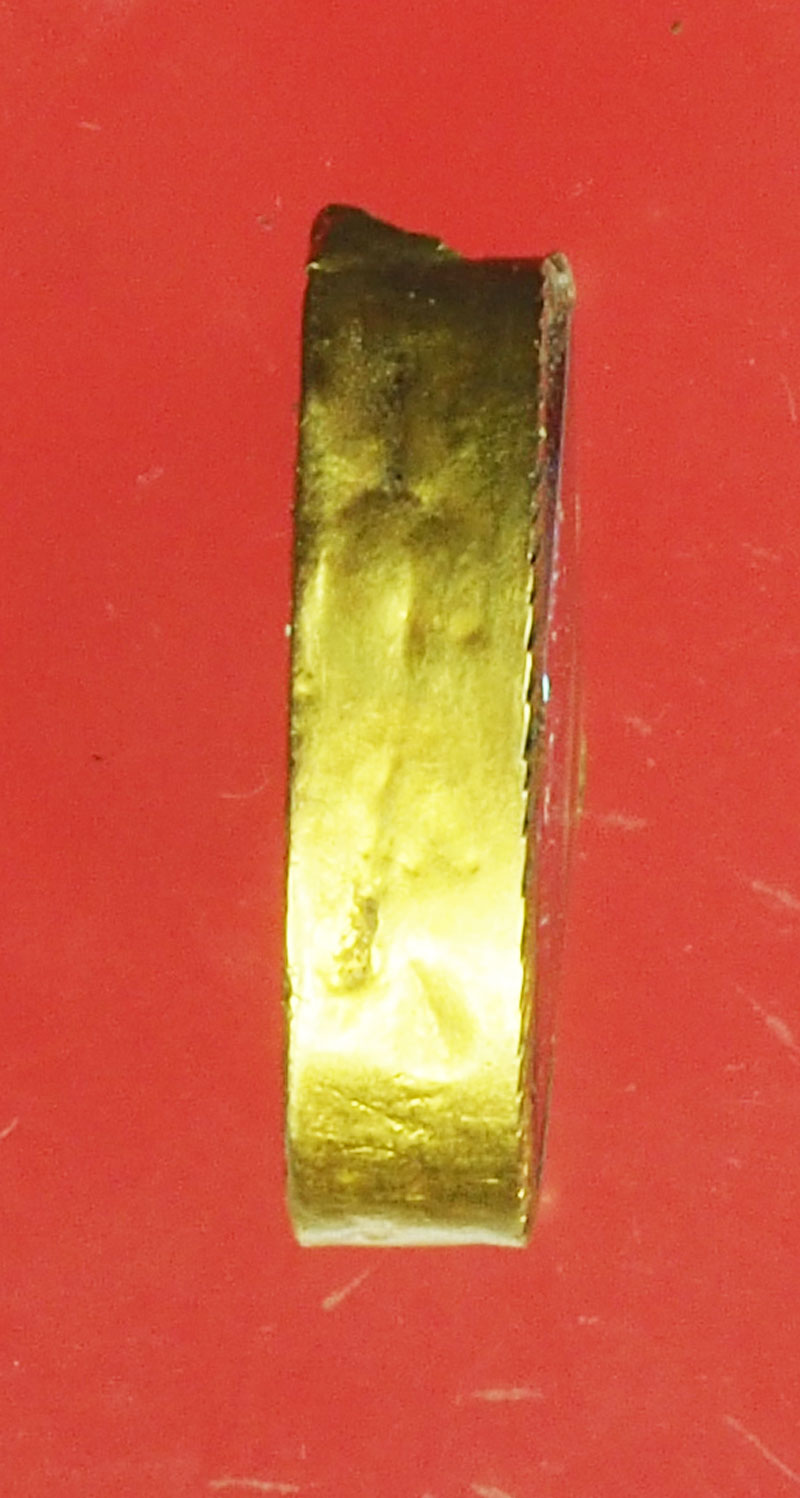 29260 ล็อกเก็ตพระพุทธชินราช เลี่ยมแปะขอบทอง ไม่ทราบปีสร้าง 54