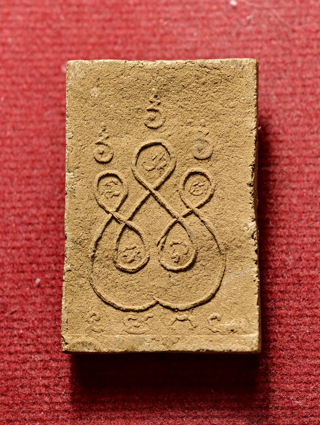 พระผงว่านพิมพ์ประจำวัน หลังยันต์ 5 หลวงปู่ดีเนาะ จ.อุดรธานี ปี 2511 (SKU-13694)